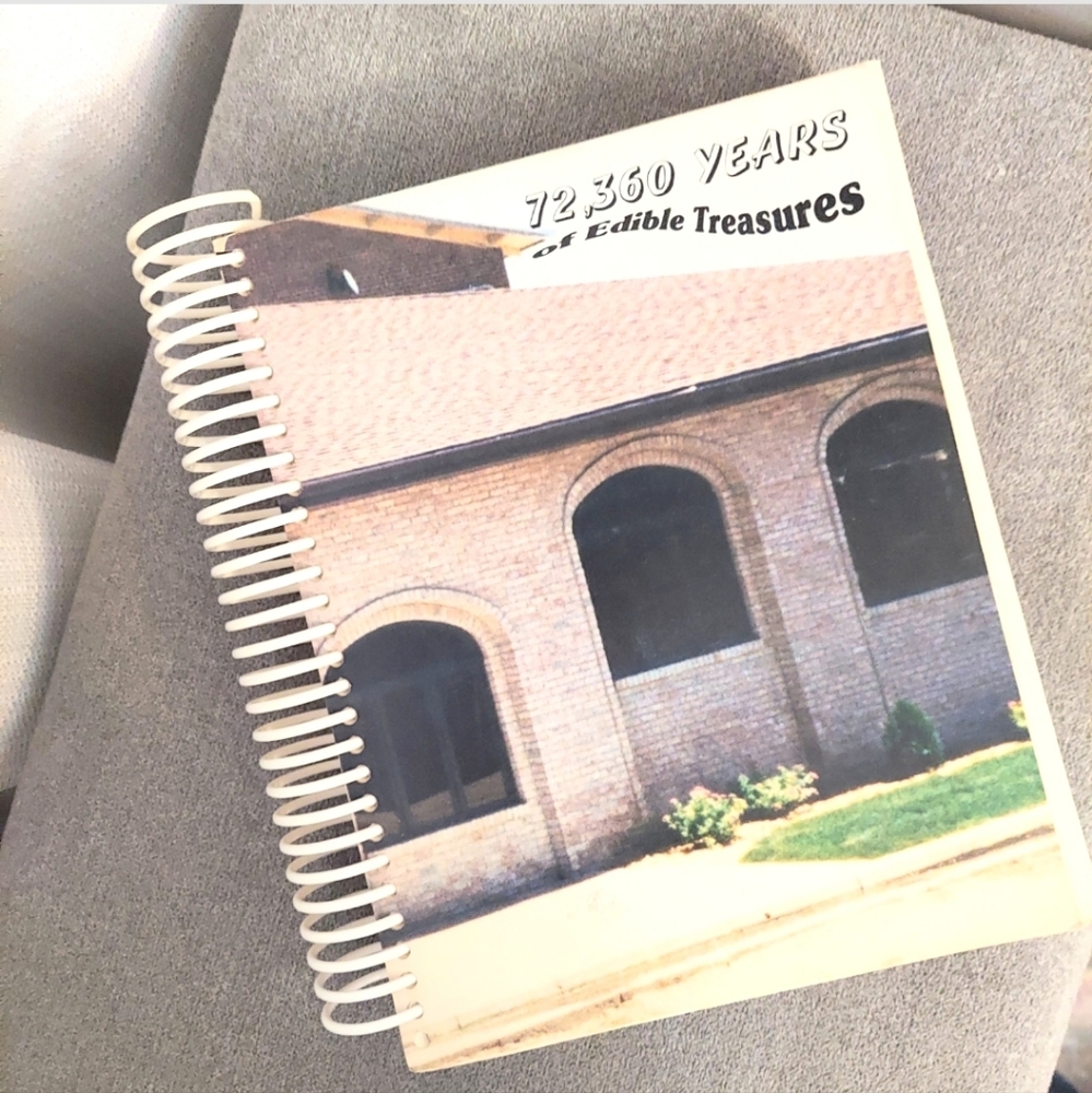 Yrs of Edible Treasures Community Vintage Cookbook 600+ Pages 1994
